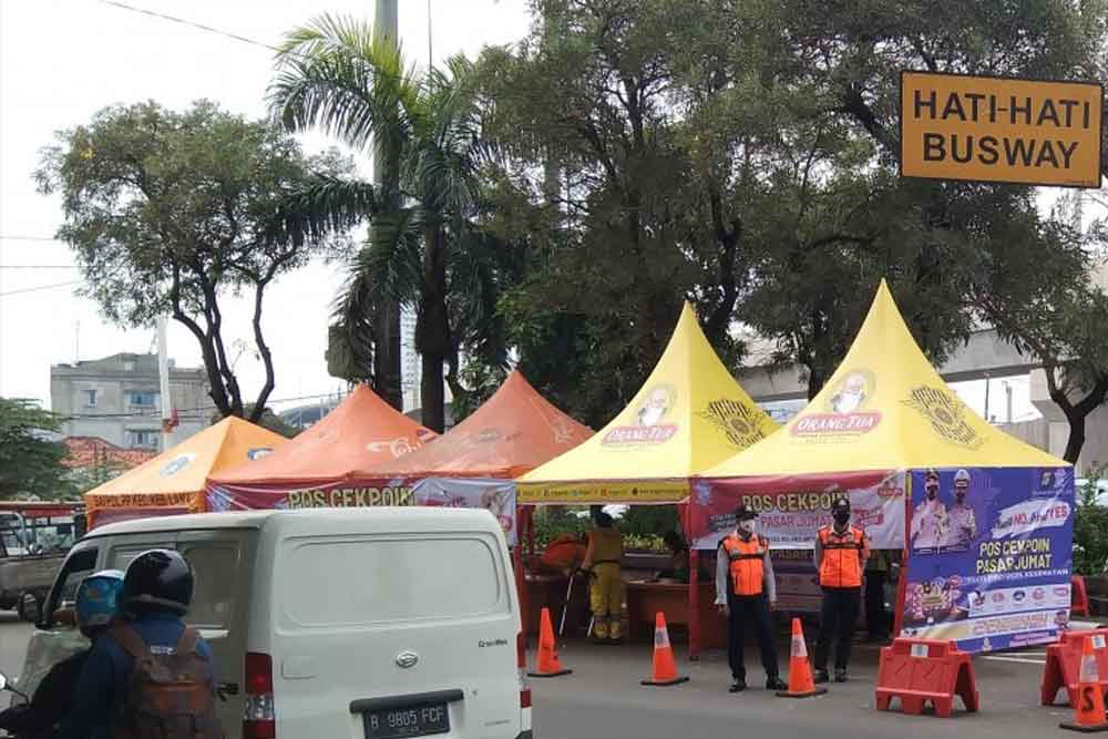 Menahan diri tak mudik