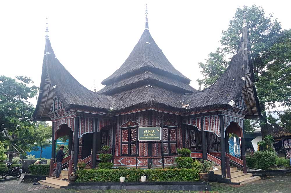 Mengenal kekayaan budaya Indonesia melalui wisata di TMII