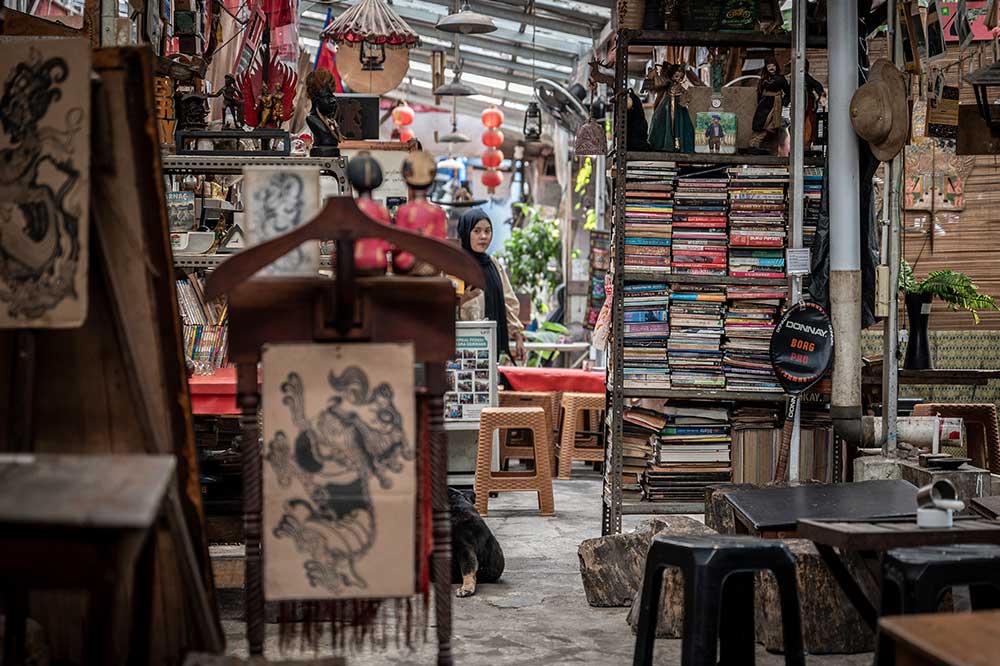 Kampoeng Gallery: kafe antik di tengah pasar loak