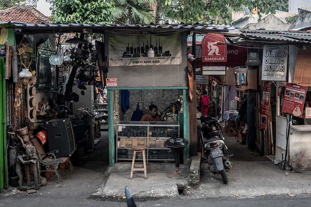 Kampoeng Gallery: kafe antik di tengah pasar loak