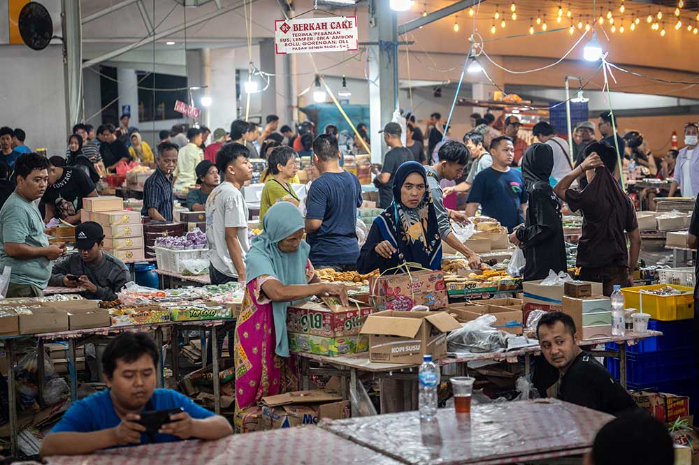 Merasakan sensasi kuliner di Pasar Kue Subuh